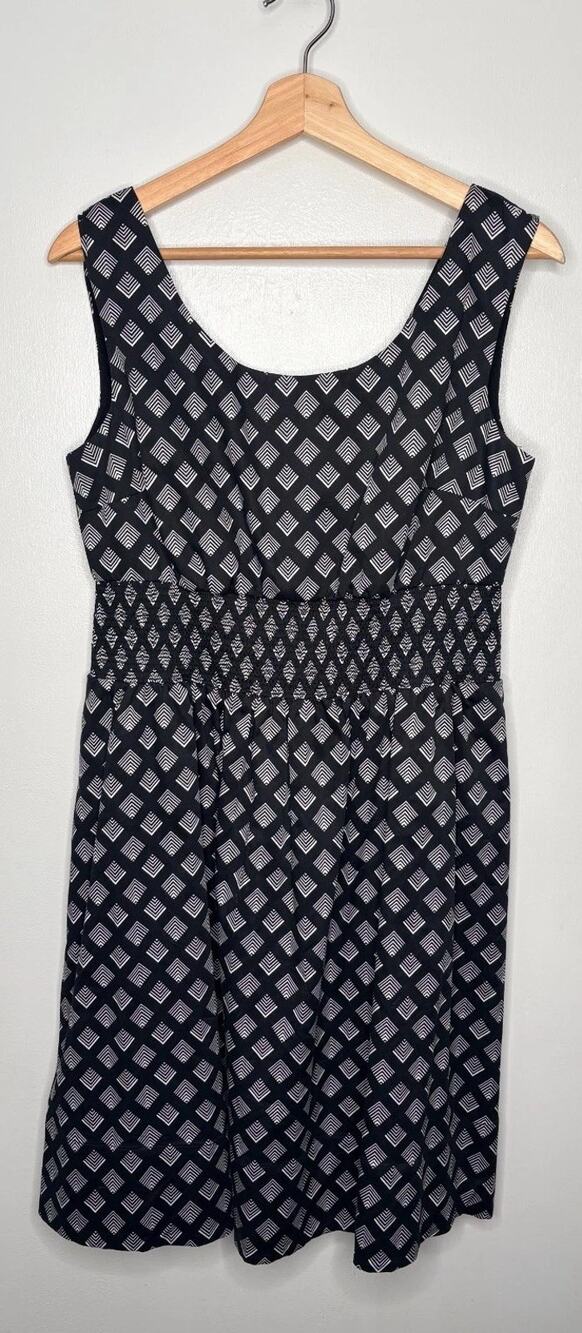 White House Black Market Women's Black White Geometric Fit Flare Dress Size 8